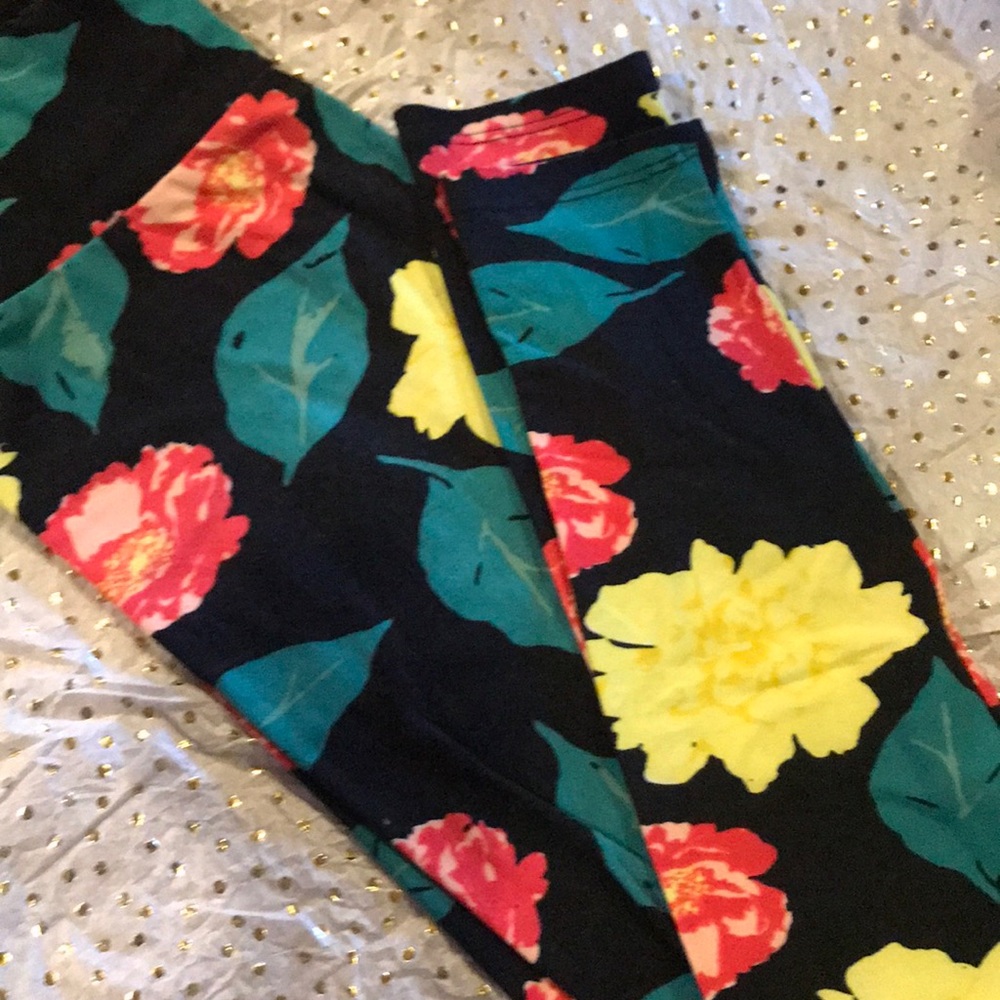 LulaRoe One Size Leggings Never worn
